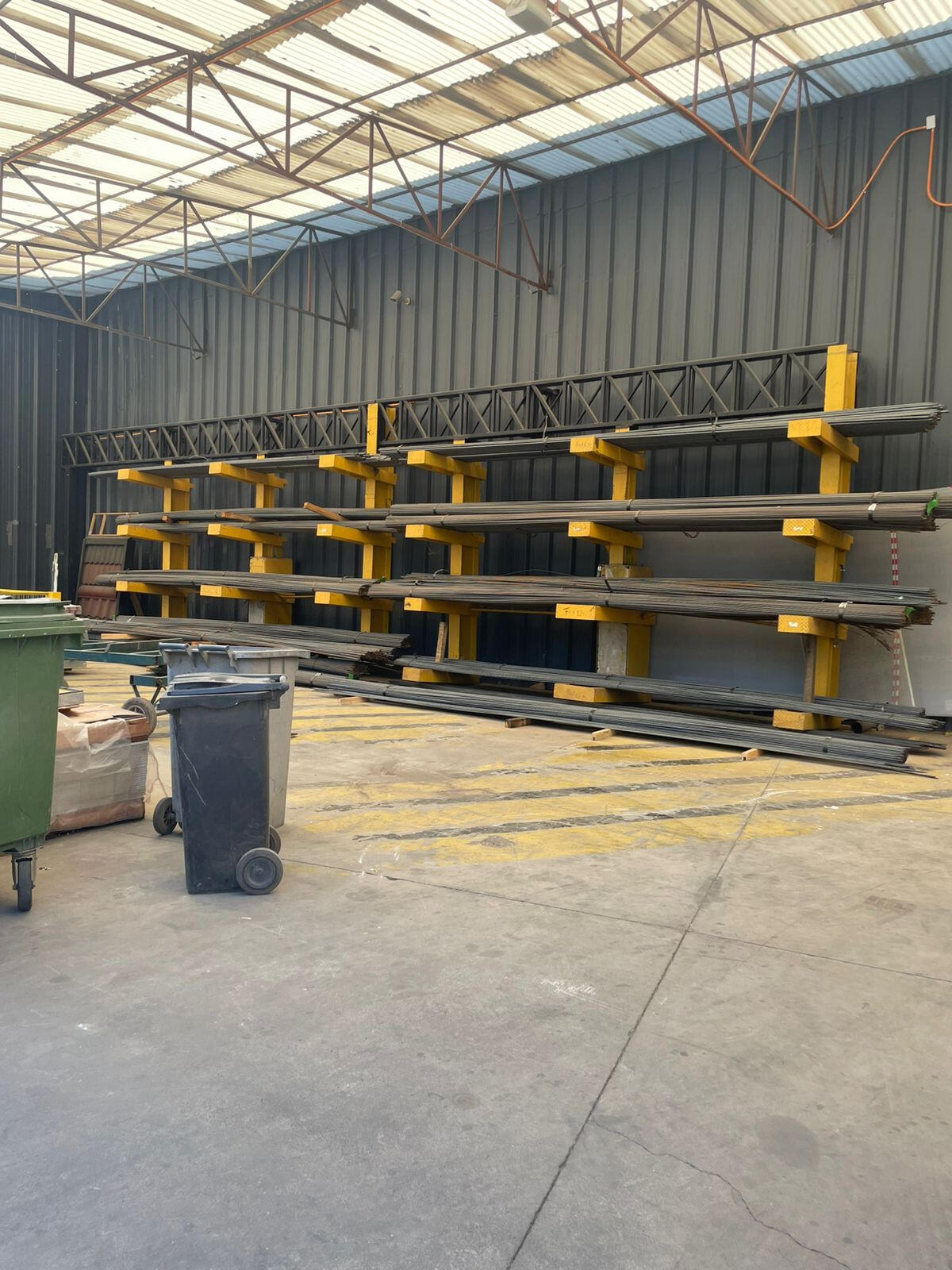 Materiales estructurales, perfiles, fierros y materiales siempre disponibles.